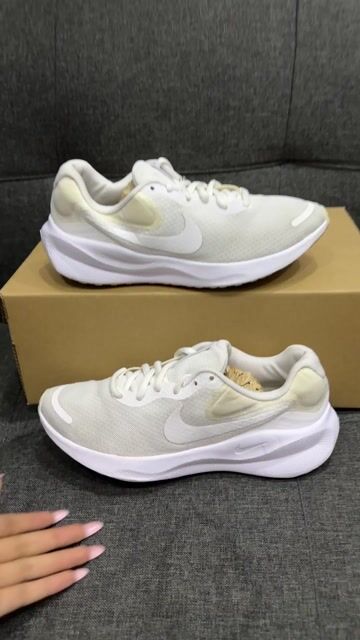 Giày chạy bộ Nike Trắng size 36.5. Mua bán Giày dép tại Quận 6 Tp Hồ Chí Minh được đăng bởi Võ Ngoc Anh Thư hình 1