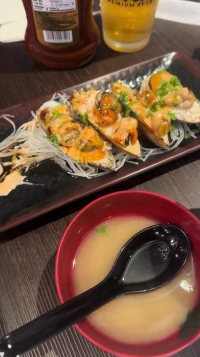 📍Happy Sushi is where my love for sushi first began😅 -Also must try their Chicken Teriyaki served with a tasty salad 🥗 