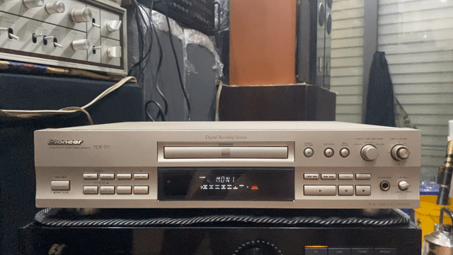 Đầu đĩa CD Pioneer PDR-D7 Vàng đồng Giải mã DAC. Mua bán Tivi, Âm thanh tại Quận Bắc Từ Liêm Hà Nội được đăng bởi Nguyễn Hoàng Anh hình 1