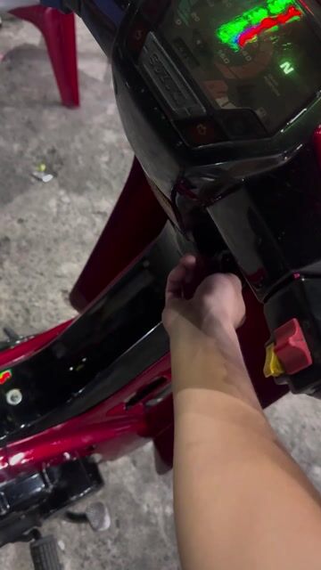 Suzuki Crystal Đỏ đã dùng. Mua bán Xe máy tại Thị xã Bến Cát Bình Dương được đăng bởi Trương Tuấn Khang hình 1