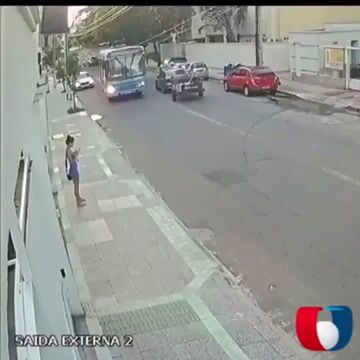 Phone Thief Gets What He Deserved in Brazil