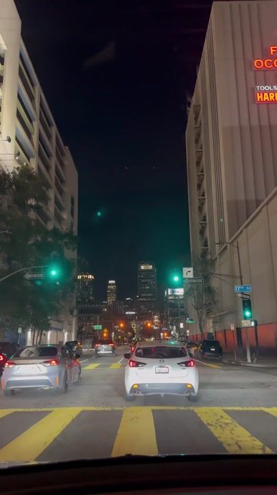 Good Vibes & Good Beer, Cheers!🍻 #WhattaEat 