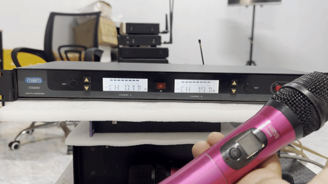 Micro không dây Shure UGX21. Mua bán Tivi, Âm thanh tại Huyện Phong Điền Cần Thơ được đăng bởi Phong Vũ Audio Cần Thơ hình 1