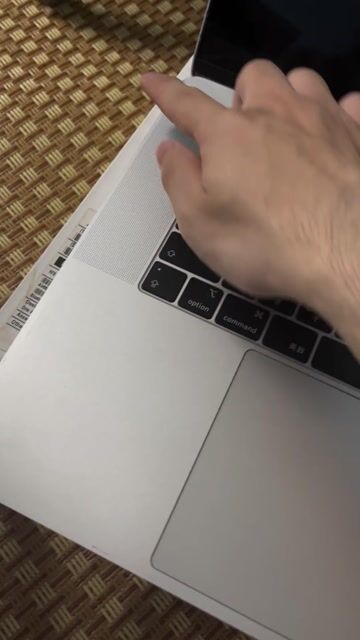 MacBook Pro 2018 hỏng cáp màn. Mua bán Laptop tại Quận Bắc Từ Liêm Hà Nội được đăng bởi Nguyễn Công hình 1