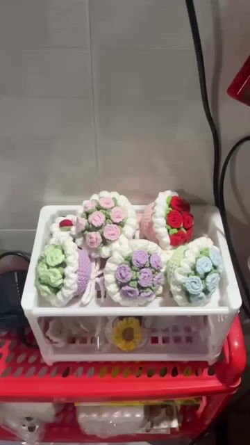 Móc khóa bó hoa mini bằng len - handmade dễ thương. Mua bán Sở thích khác tại Quận 12 Tp Hồ Chí Minh được đăng bởi Thông hình 1