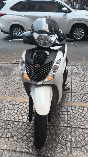 Honda SH 150i  Trắng 16399 km SM 109 SX 2012 zing. Mua bán Xe máy tại Quận 1 Tp Hồ Chí Minh được đăng bởi Ngô Vinh hình 1