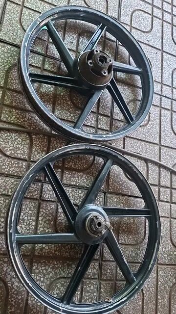 Mâm xe máy SYM Bản nhỏ Đen. Mua bán Phụ tùng xe tại Quận Bình Tân Tp Hồ Chí Minh được đăng bởi Lạc Giữa Chợ hình 1