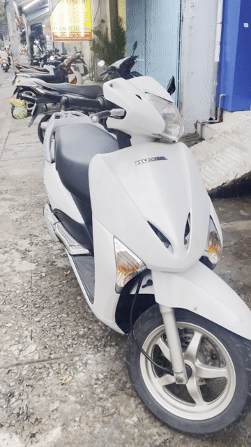 Honda Lead Trắng đời cao đá chống tắt máy. Mua bán Xe máy tại Quận Tân Phú Tp Hồ Chí Minh được đăng bởi Hoàng Trung hình 1
