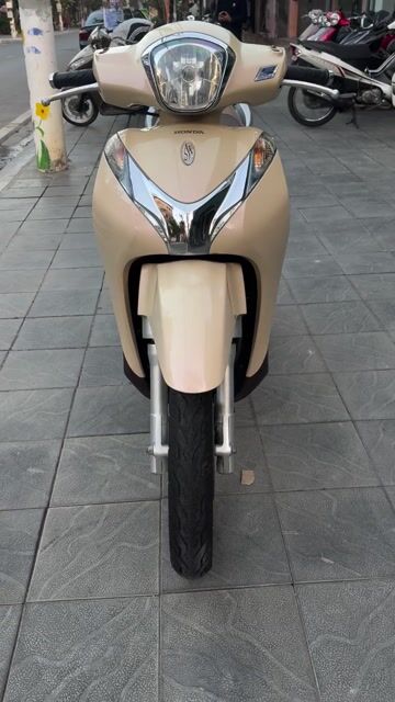 Honda SH Mode 2018 màu Kem. Mua bán Xe máy tại Thành phố Nam Định Nam Định được đăng bởi Bảo Nhi Trần hình 1