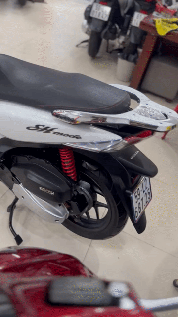 Honda SH Mode 2018 Trắng Đen Sport.BSTP.Giá tốt. Mua bán Xe máy tại Quận 6 Tp Hồ Chí Minh được đăng bởi Cửa Hàng Xe Máy Hoà Bùi hình 1