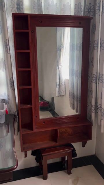 Kệ treo tường gỗ cao cấp trang điểm 1m45x87cm. Mua bán Tủ, kệ gia đình tại Quận Cái Răng Cần Thơ được đăng bởi THUẬN hình 1