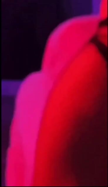 Model - jessica.rabbit legs