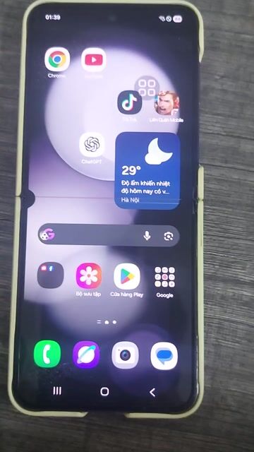 Samsung Z Flip5 Đen Chớp, đốm màn hình. Mua bán Điện thoại tại Quận Gò Vấp Tp Hồ Chí Minh được đăng bởi Thảo Phương hình 1