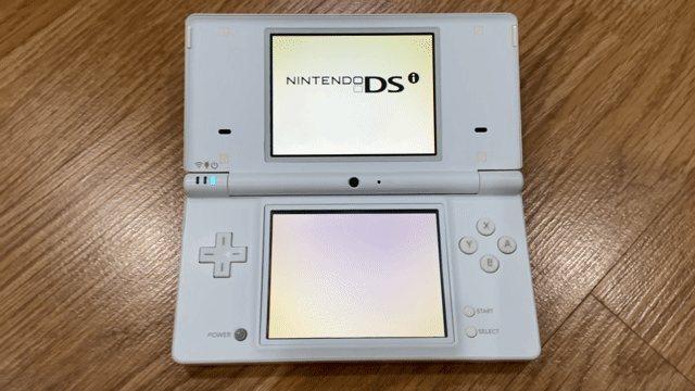 Máy chơi game Nintendo DSi Trắng. Mua bán Thiết bị chơi game tại Thành phố Phúc Yên Vĩnh Phúc được đăng bởi Dương Tiến Anh hình 1