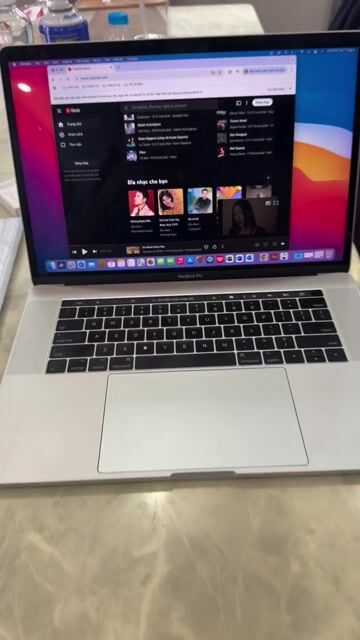 Macbook Pro 2017 15inch Touch Bar 2.8Hz i7 Ram 16. Mua bán Laptop tại Thành phố Thủ Đức Tp Hồ Chí Minh được đăng bởi TonTrung Táo Uy Tín  hình 1