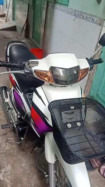 Cần bán wawe zx. Đúng đời. Màu trắng đen.. Mua bán Xe máy tại Thành phố Thuận An Bình Dương được đăng bởi Tính hình 1