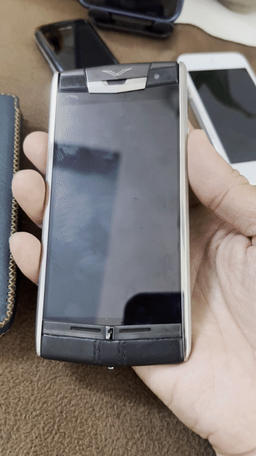 Vertu Signature Touch “ 1 cánh “  máy zin full đep. Mua bán Điện thoại tại Quận 8 Tp Hồ Chí Minh được đăng bởi Thanh Đỗ hình 1