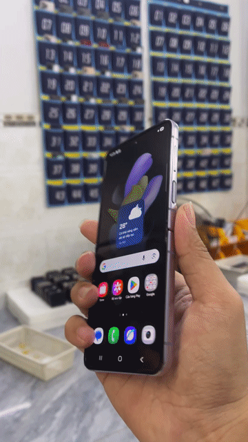 Samsung Galaxy Z Flip4 8/128GB Zin Việt Nam. Mua bán Điện thoại tại Quận 4 Tp Hồ Chí Minh được đăng bởi Quốc Đạt 888 hình 1