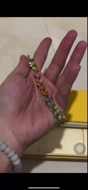 Vòng tay Swarovski Nữ Đã sử dụng. Mua bán Phụ kiện thời trang khác tại Huyện Chợ Lách Bến Tre được đăng bởi Nhân Long hình 1