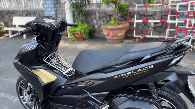 🎉 AB Air Blade 125 2023 Đen nhám 4 val Kiểng BSTP. Mua bán Xe máy tại Thành phố Thủ Đức Tp Hồ Chí Minh được đăng bởi XE ĐẸP  GÓP BAO NỢ XẤU THỦ ĐỨC hình 1