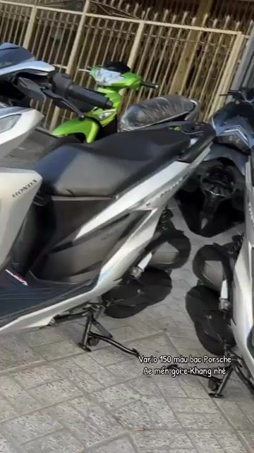 Honda Vario 150 Bạc Porsche máy zin. Mua bán Xe máy tại Thành phố Long Xuyên An Giang được đăng bởi Hoàng Thiện Khang    Khang 67 hình 1