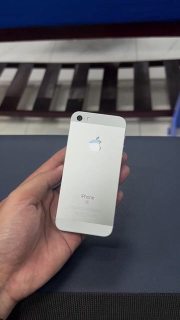 Apple iPhone SE Bạc Đã sử dụng. Mua bán Điện thoại tại Quận 12 Tp Hồ Chí Minh được đăng bởi NTTU hình 1
