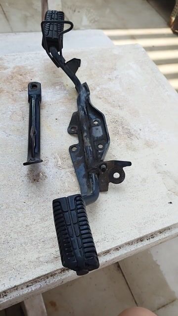 Gác chân Jupiter V Kim loại Đen. Mua bán Phụ tùng xe tại Quận Ninh Kiều Cần Thơ được đăng bởi Thanh Nguyen hình 1