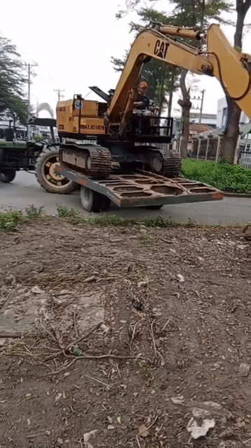 Máy xúc CAT Vàng. Mua bán Phương tiện khác tại Huyện Đức Hòa Long An được đăng bởi kỳ văn hình 1