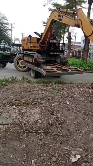 Máy xúc CAT Vàng. Mua bán Phương tiện khác tại Huyện Đức Hòa Long An được đăng bởi kỳ văn hình 1