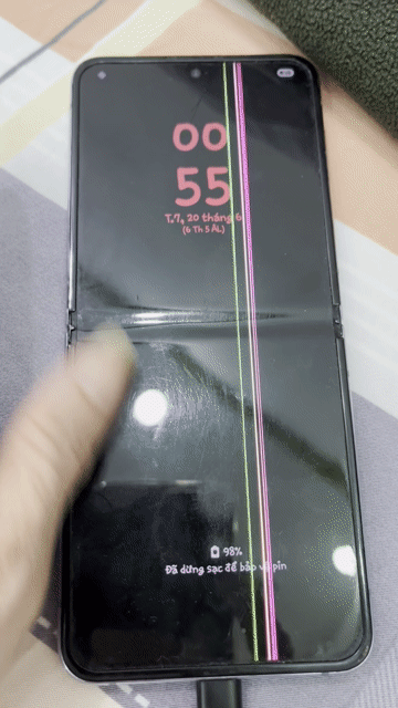 Samsung Galaxy Z Flip Hỏng màn hình. Mua bán Điện thoại tại Huyện Nhà Bè Tp Hồ Chí Minh được đăng bởi Nguyễn thy hình 1