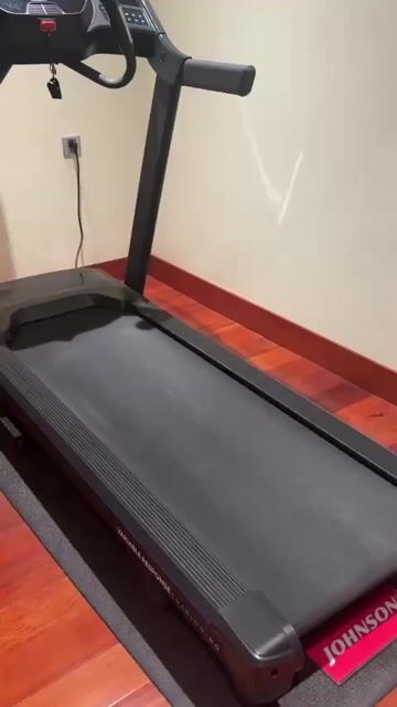 Máy chạy bộ Johnson Fitness 7.0AT Đen. Mua bán Đồ thể thao, Dã ngoại tại Quận Long Biên Hà Nội được đăng bởi An Nguyễn hình 1