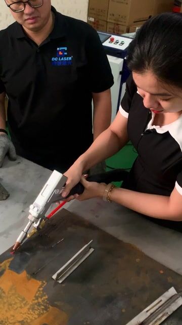 Máy cắt tấm 3015 3000w