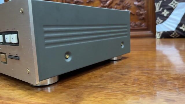 Đầu đĩa CD TEAC VRDS-10 Vàng Gold. Mua bán Tivi, Âm thanh tại Quận Tân Bình Tp Hồ Chí Minh được đăng bởi Toàn Em  hình 1