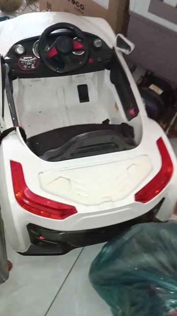 Xe ô tô điện trẻ em trắng. Mua bán Mẹ và bé tại Thành phố Dĩ An Bình Dương được đăng bởi Nguyễn hữu hoàng  hình 1