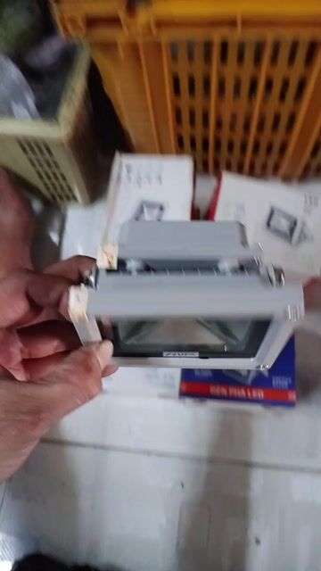Đèn pha LED HUFA 10W thanh ly 300k. Mua bán Đèn tại Quận 11 Tp Hồ Chí Minh được đăng bởi Chíthành Dương hình 1