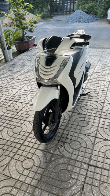 Honda SHVN 125i Trắng Nguyên bản 1 chủ từ đầu. Mua bán Xe máy tại Quận Ninh Kiều Cần Thơ được đăng bởi Đạt Travel hình 1