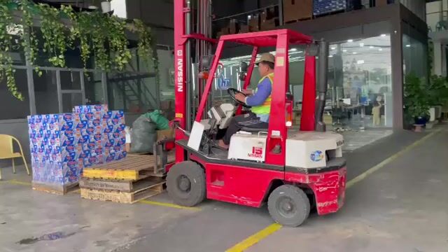 xe nâng 2 tấn, máy dầu , nâng cao 4.7 m. Mua bán Phương tiện khác tại Quận Cái Răng Cần Thơ được đăng bởi ÔTÔ TRẦN BẢO hình 1