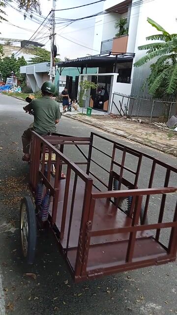 Thép toàn bộ xe Lôi đang kéo hàng.4 phụt nhún lớn. Mua bán Phương tiện khác tại Quận Cẩm Lệ Đà Nẵng được đăng bởi Triều hình 1