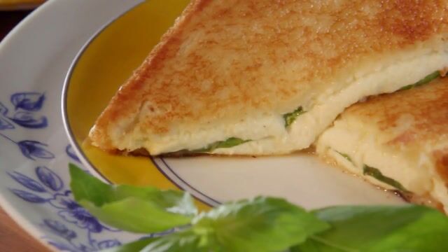Grilled Mozzarella and Goat Cheese Sandwich thumbnail