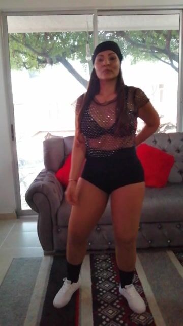 Model - Shantal anal