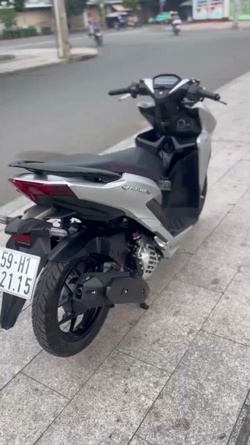 Honda Vario 125 2020 Bạc Đen Smartkey. Mua bán Xe máy tại Quận 11 Tp Hồ Chí Minh được đăng bởi Hưng Từ hình 1