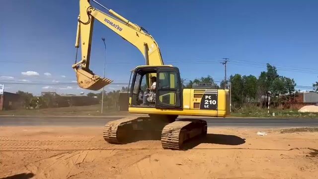 Máy xúc Komatsu PC210 LC Vàng. Mua bán Phương tiện khác tại Huyện Hàm Tân Bình Thuận được đăng bởi Cơ Sở Dương An hình 1