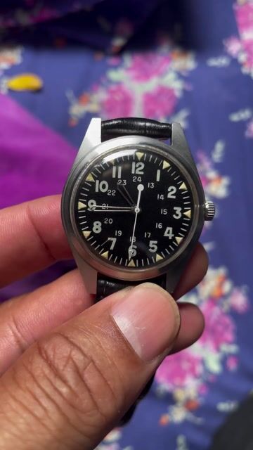 Đồng hồ chuẩnquân đội tự động của Hamilton 1972