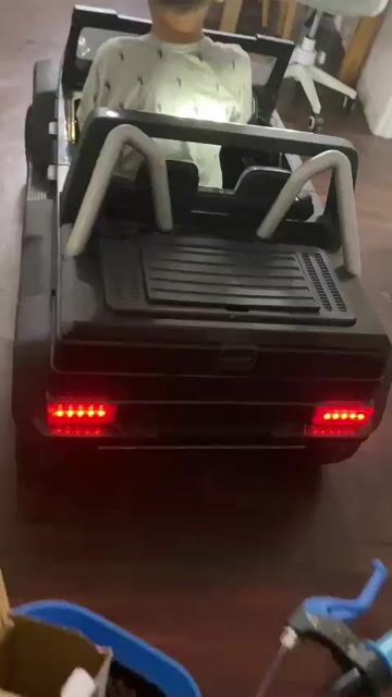 Ô tô điện trẻ em 2 chỗ Đen. Mua bán Mẹ và bé tại Thành phố Thủ Đức Tp Hồ Chí Minh được đăng bởi Ngân Tâm hình 1