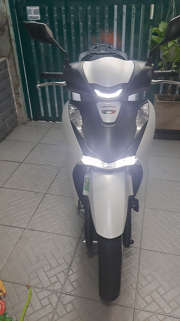SH 150i ABS Nhập Ý 2025 Trắng Sporty Xe lướt 99%. Mua bán Xe máy tại Quận Bình Thạnh Tp Hồ Chí Minh được đăng bởi Thanh Luật hình 1