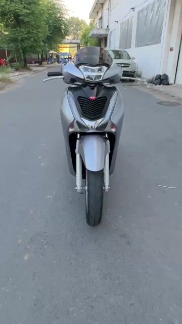 Honda SH 150 CBS Bạc. Mua bán Xe máy tại Quận 12 Tp Hồ Chí Minh được đăng bởi Cửa hàng Xe máy 380 hình 1