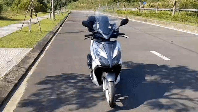 Honda Airblade 2015 Trắng Xám. Mua bán Xe máy tại Quận Ngũ Hành Sơn Đà Nẵng được đăng bởi Alex hình 1