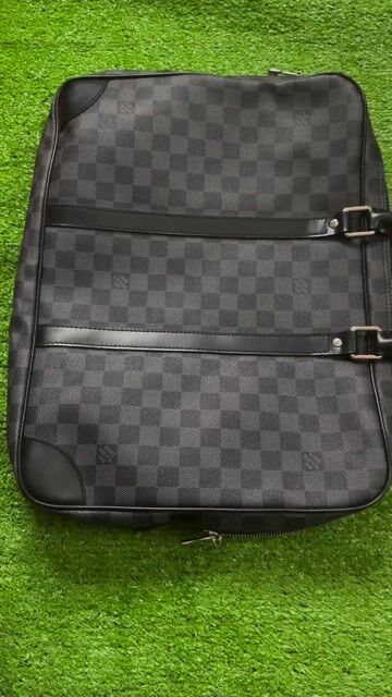 Túi Louis Vuitton Da Cao Cấp Đen 40x30x6 còn mới. Mua bán Túi xách tại Quận 8 Tp Hồ Chí Minh được đăng bởi KỲ ANH GIÀY SI CHÍNH HÃNG hình 1
