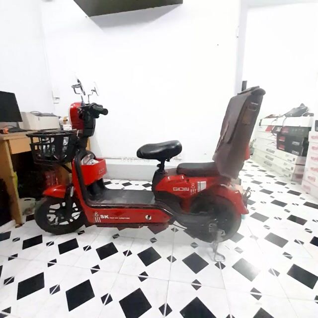 Xe đạp điện Gicinu màu Đỏ. Mua bán Xe điện tại Quận Tân Phú Tp Hồ Chí Minh được đăng bởi Người Sưu Tầm hình 1