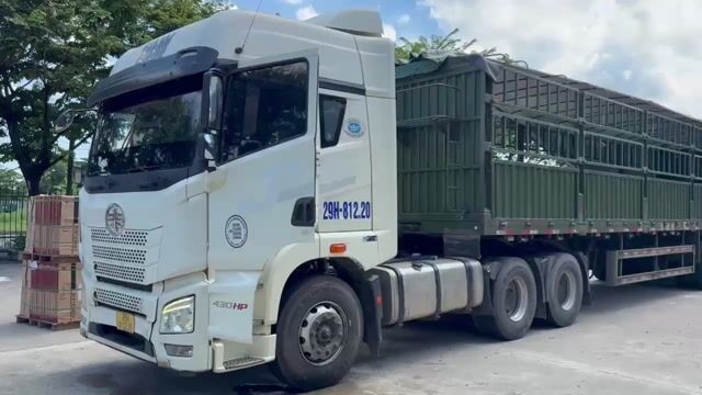 Chính chủ bán xe đầu kéo FAW 33t mua tháng 3/2022. Mua bán Xe tải, xe ben tại Quận Long Biên Hà Nội được đăng bởi Blue Dragon Holding JSC hình 1